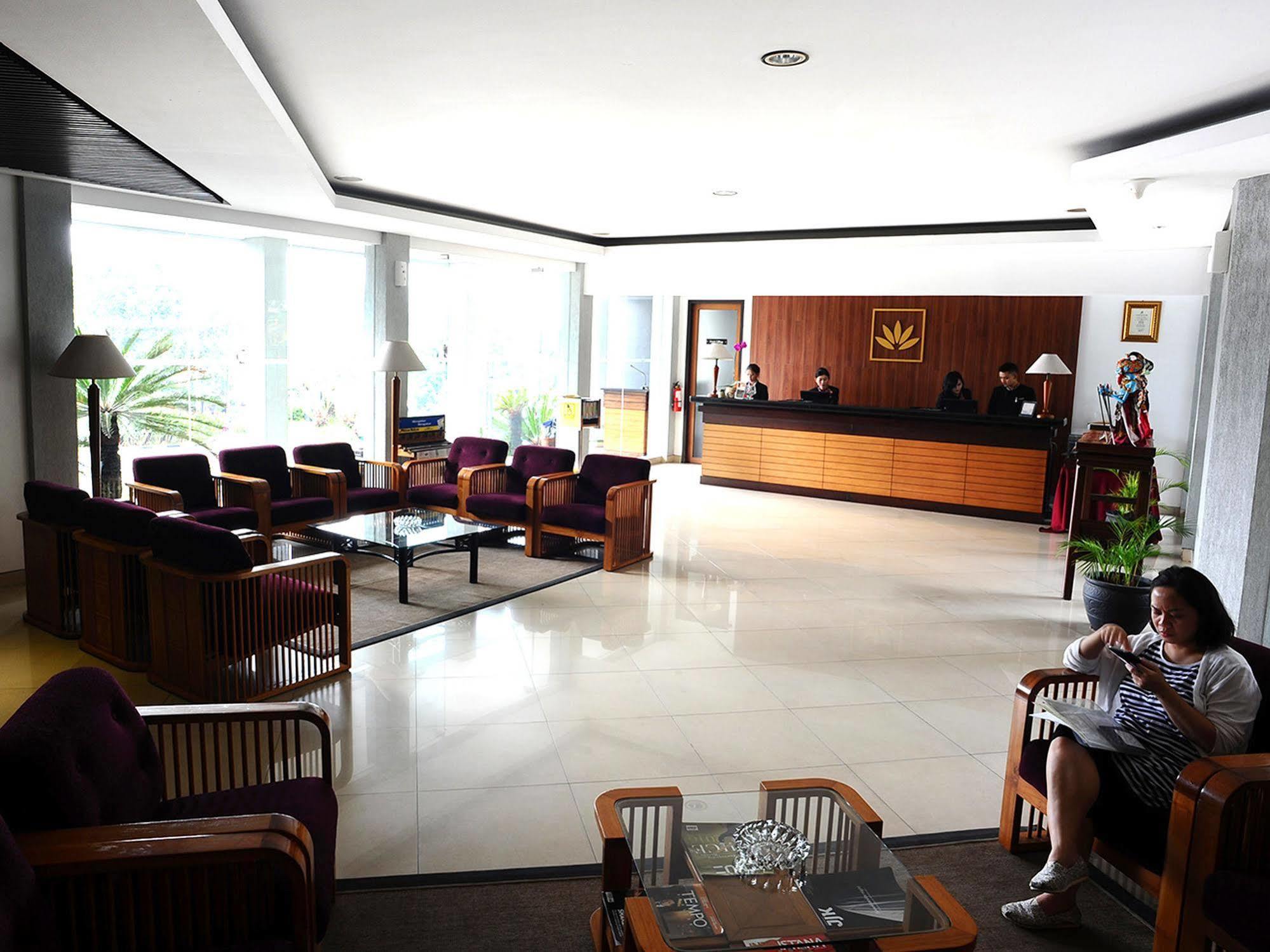 Gumilang Regency Hotel Бандунг Экстерьер фото
