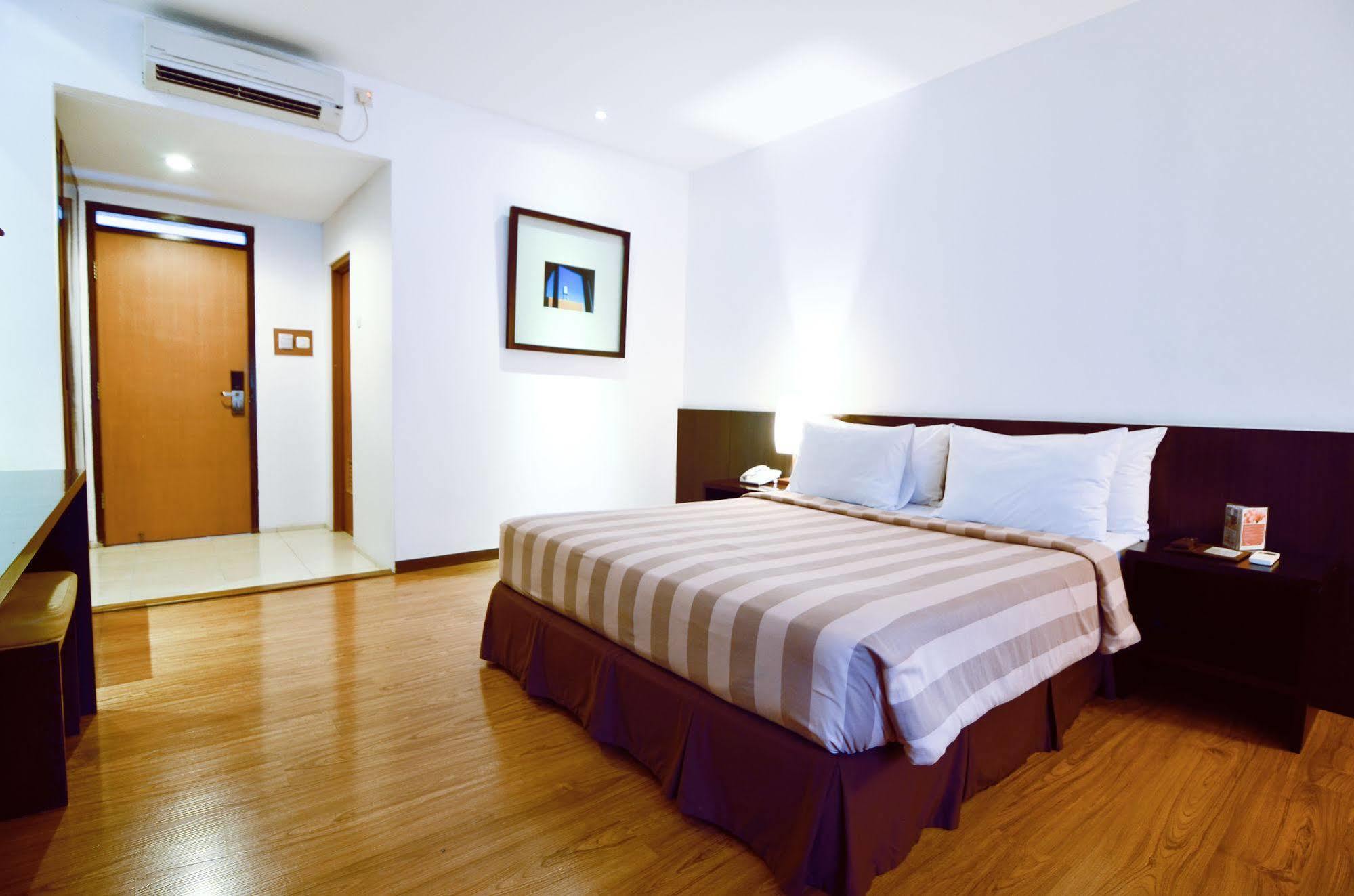 Gumilang Regency Hotel Бандунг Экстерьер фото
