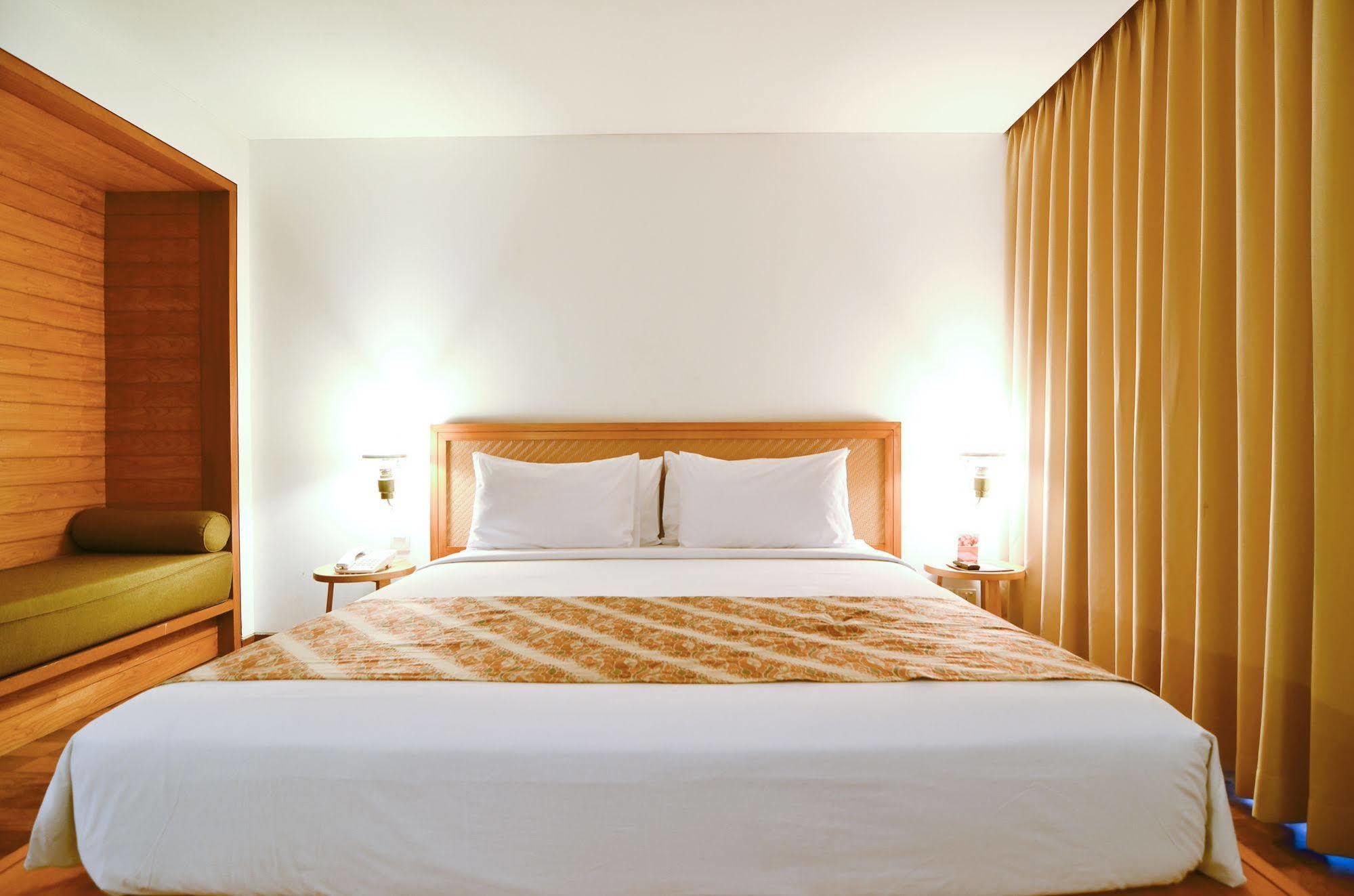 Gumilang Regency Hotel Бандунг Экстерьер фото